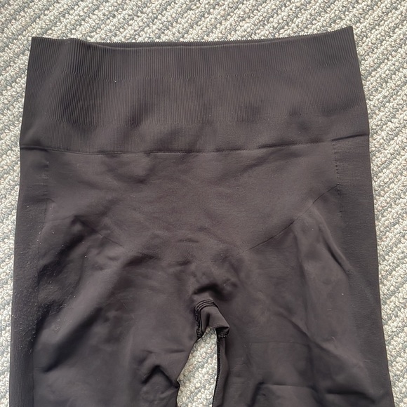 Lululemon leggings- not sure about styler but are definitely thicker - Picture 3 of 3